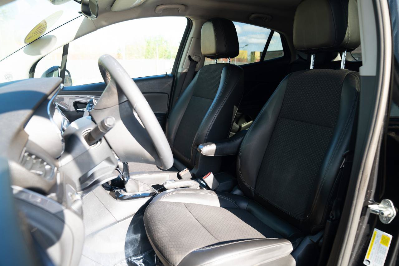 Used 2020 Buick Encore Preferred w/ Safety Package FWD image 21