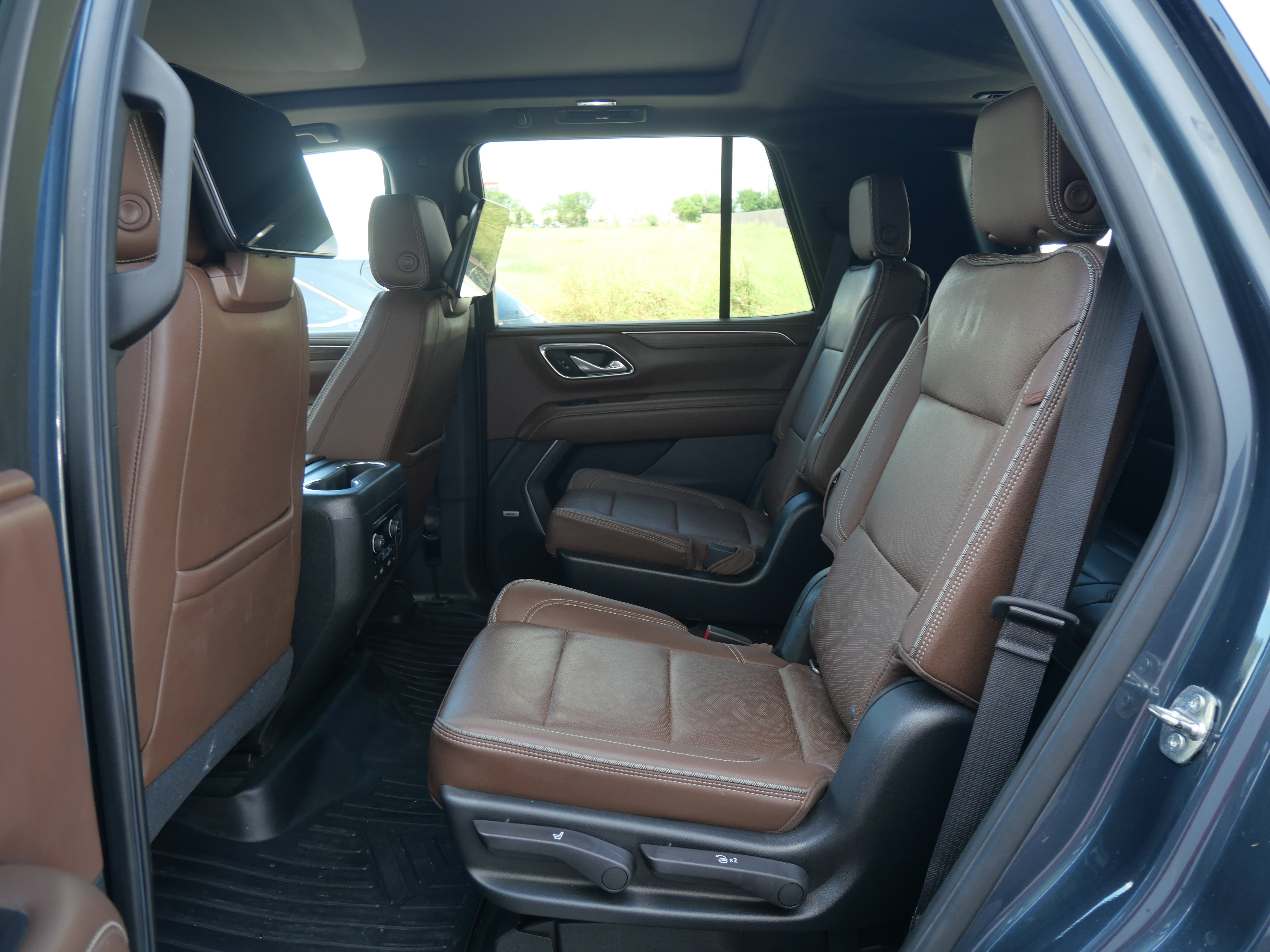 Used 2021 Chevrolet Tahoe High Country w/ Premium Package image 9