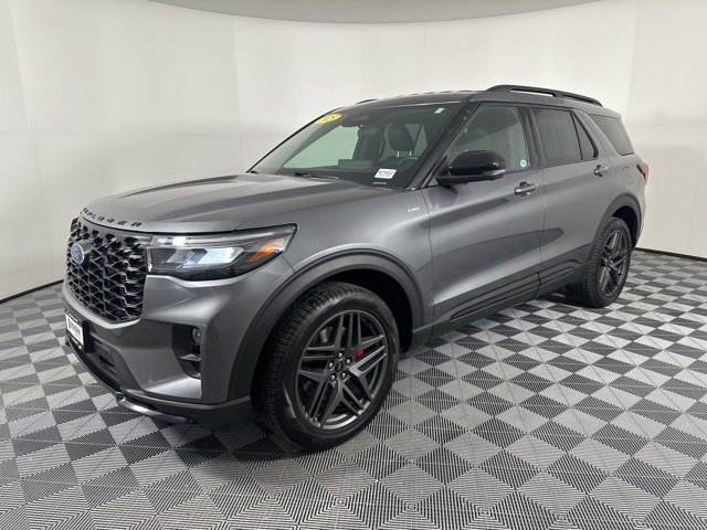 Used 2025 Ford Explorer ST-Line w/ ST-Line Street Pack image 7