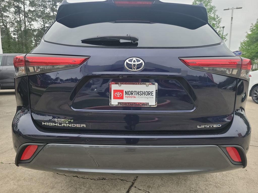 Used 2023 Toyota Highlander Limited FWD image 4
