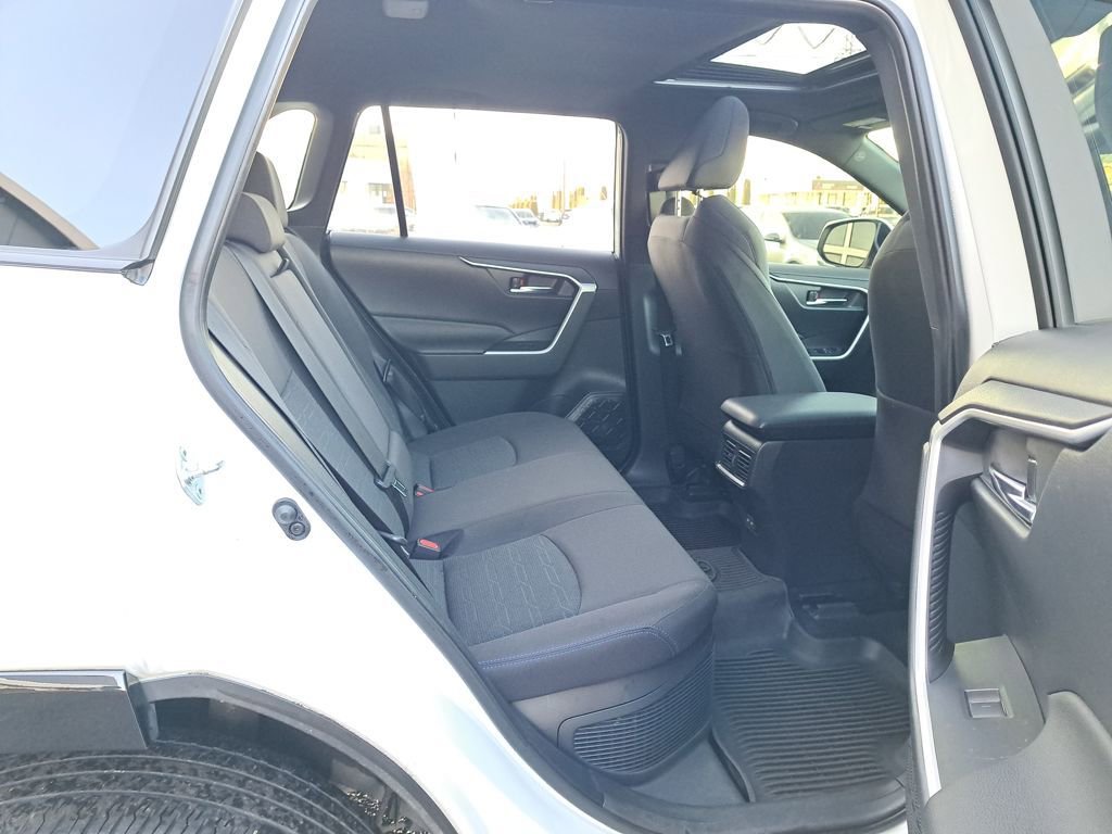 Used 2023 Toyota RAV4 SE image 15