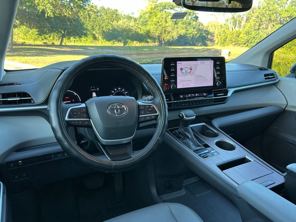 Used 2024 Toyota Sienna XLE FWD image 12