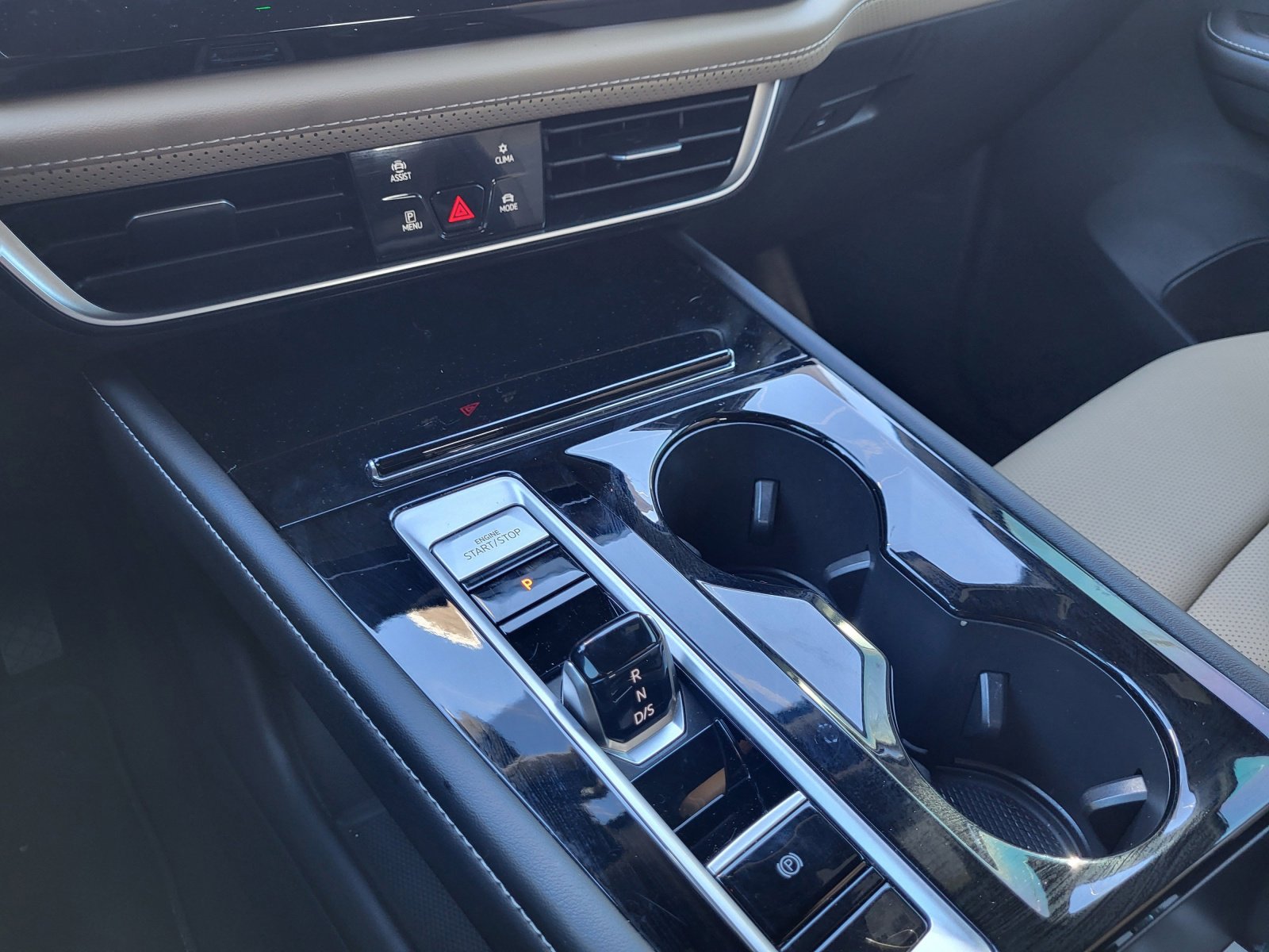 Used 2024 Volkswagen Atlas Cross Sport SE image 12