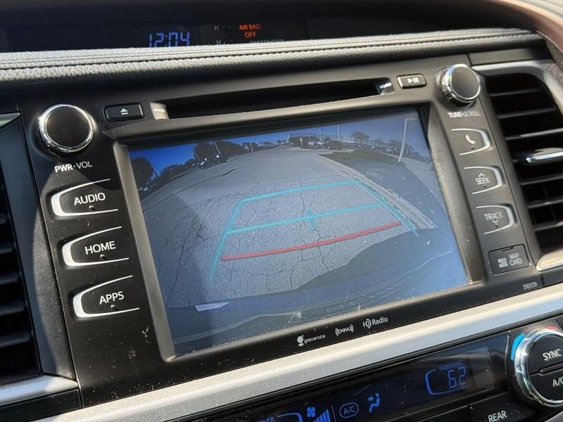 Used 2018 Toyota Highlander XLE AWD/4WD image 25