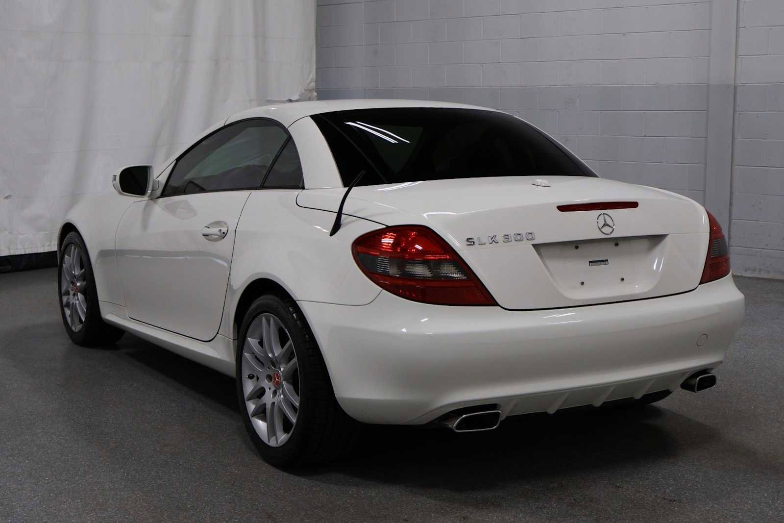 Used 2009 Mercedes-Benz SLK 300 image 3