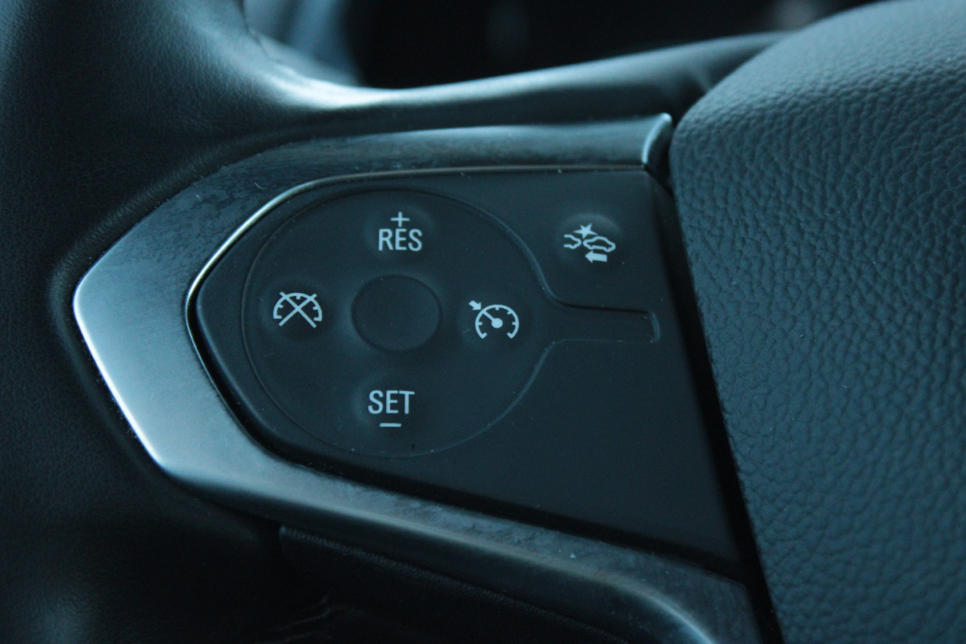 Used 2023 Chevrolet Traverse LT FWD image 34
