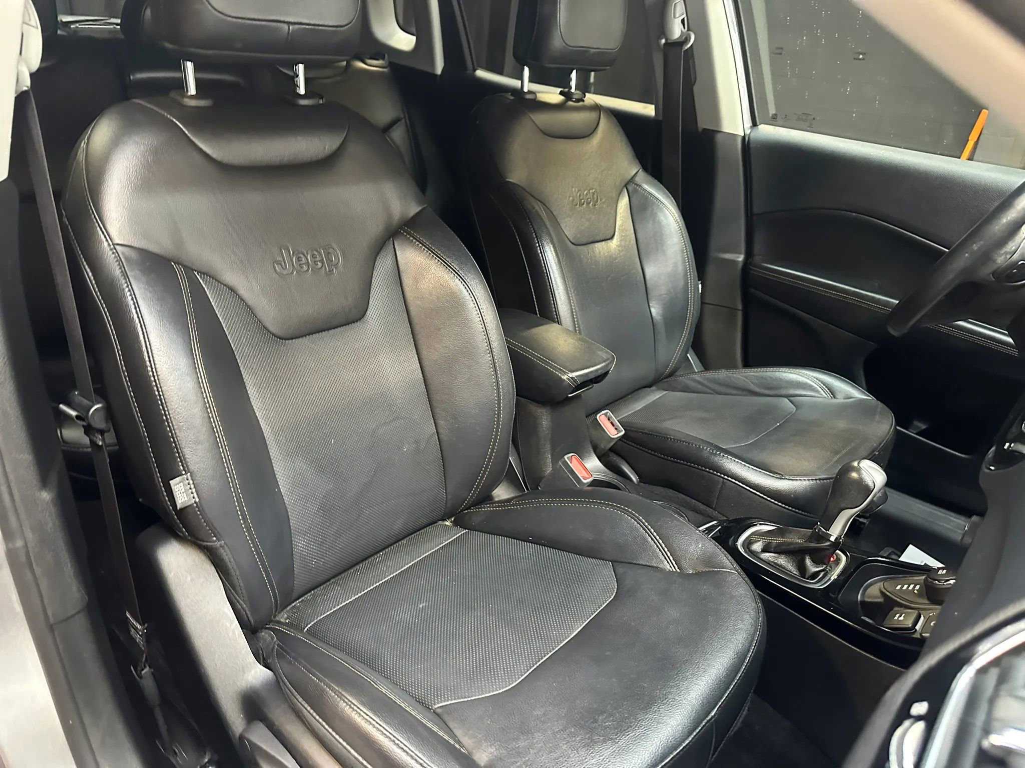 Used 2018 Jeep Compass Limited image 35