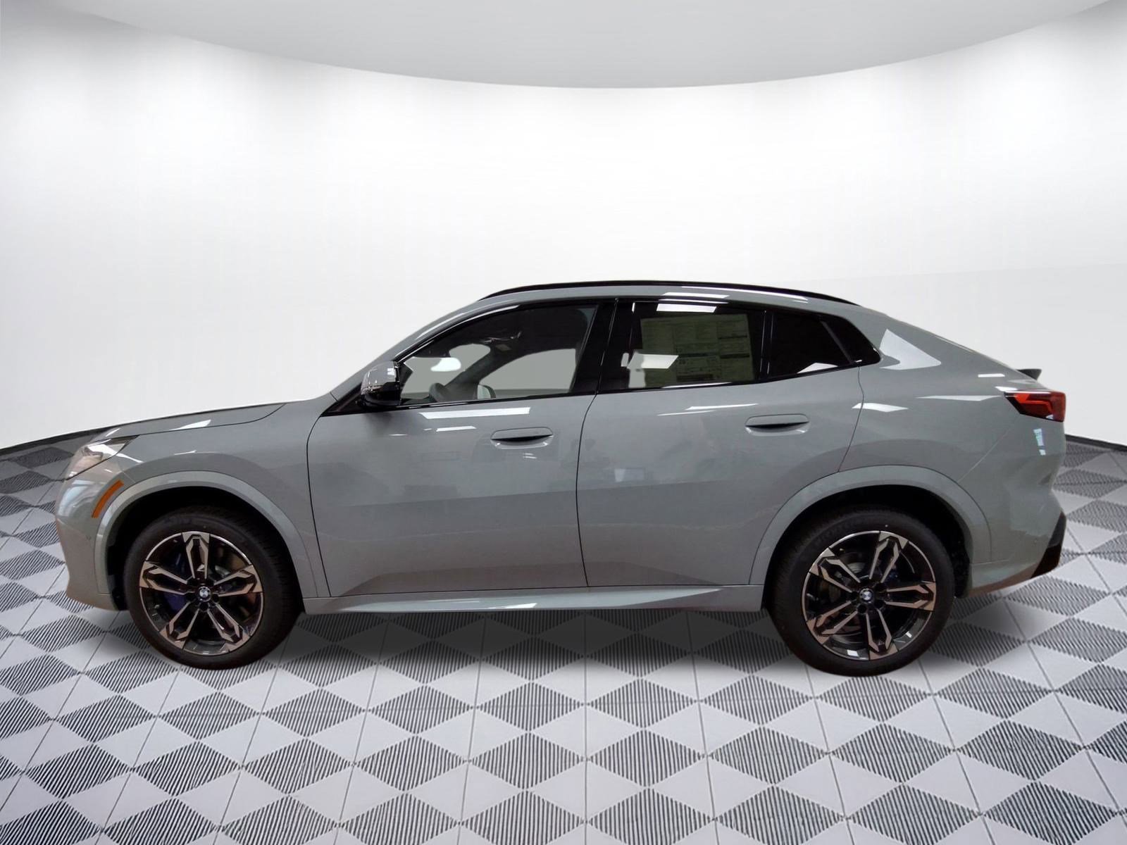 Used 2025 BMW X2 xDrive28i w/ Premium Package image 2