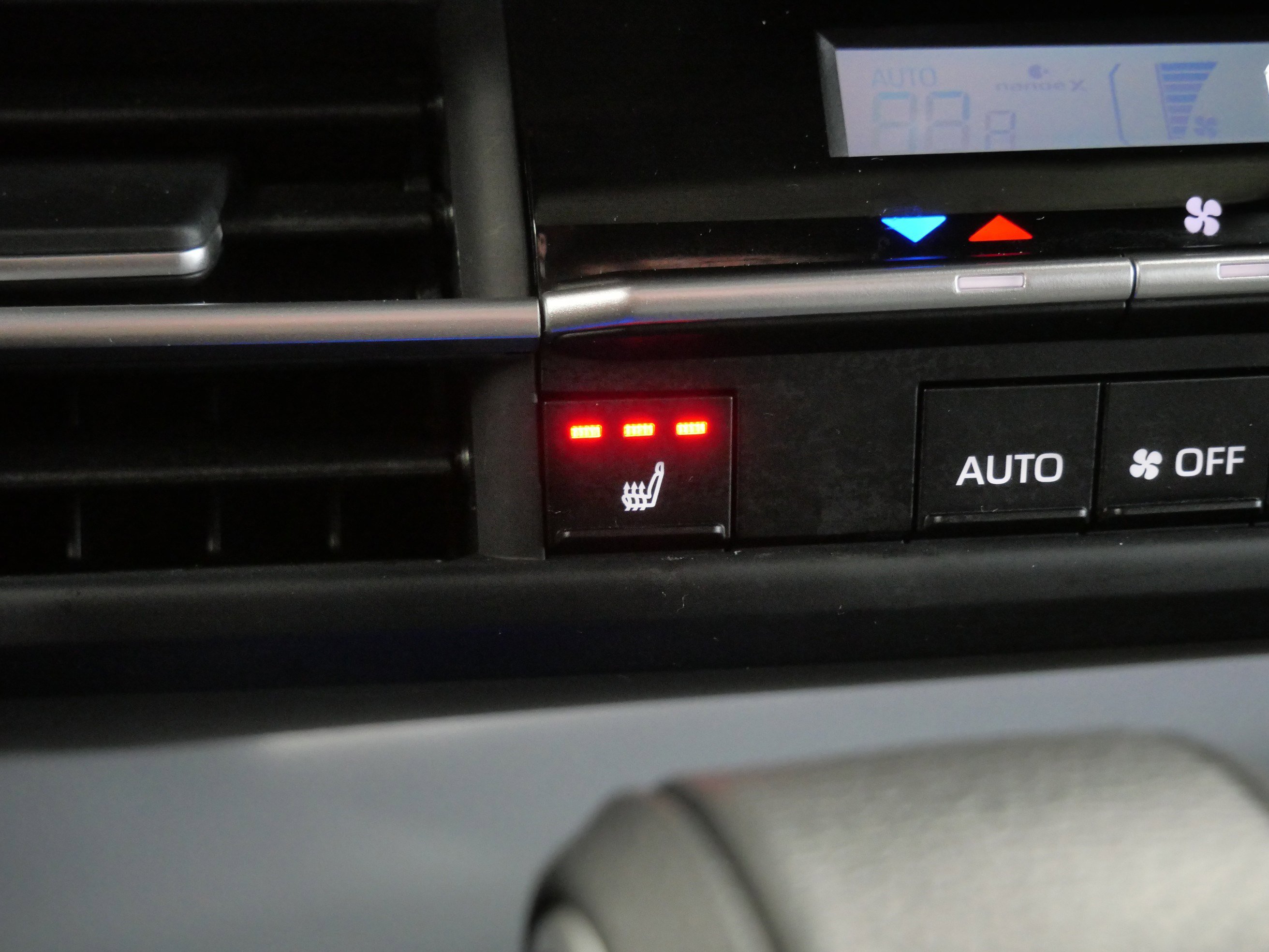 Certified 2025 Toyota Sienna XSE image 29