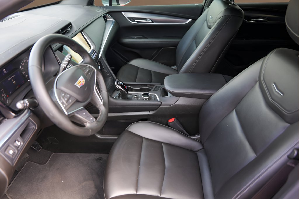 Certified 2024 Cadillac XT5 Luxury FWD image 9