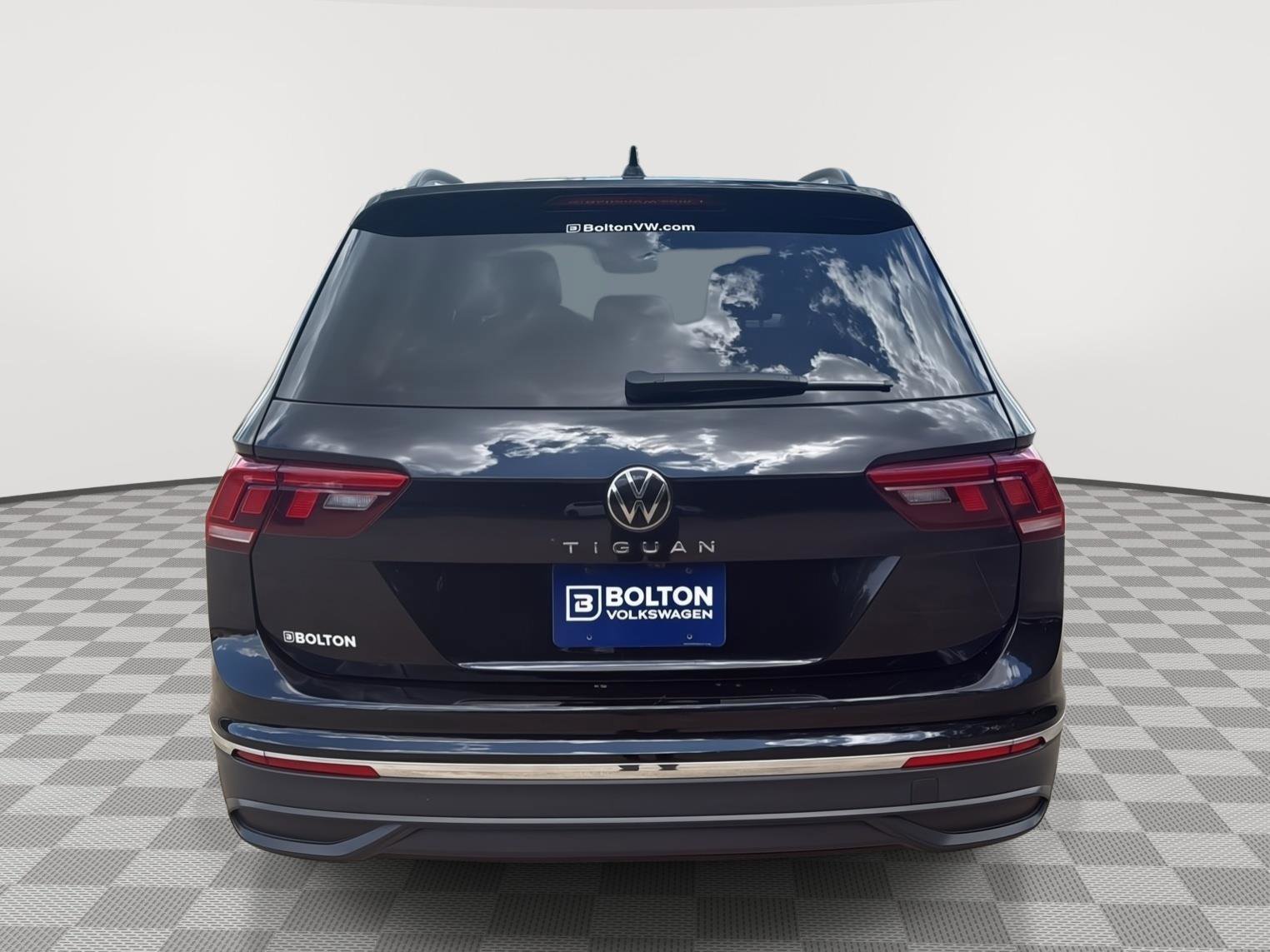 Used 2024 Volkswagen Tiguan S image 4