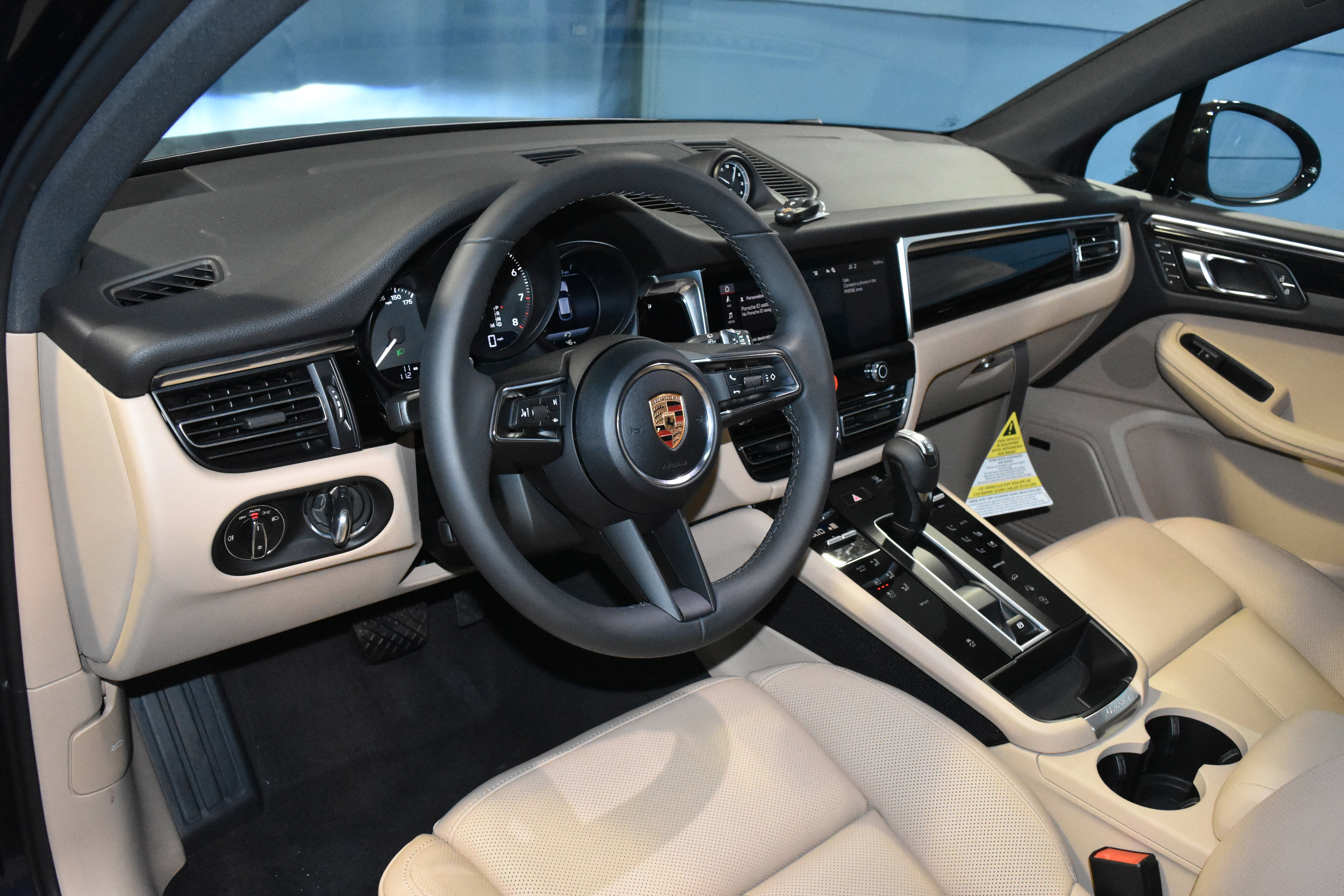 New 2026 Porsche Macan image 4