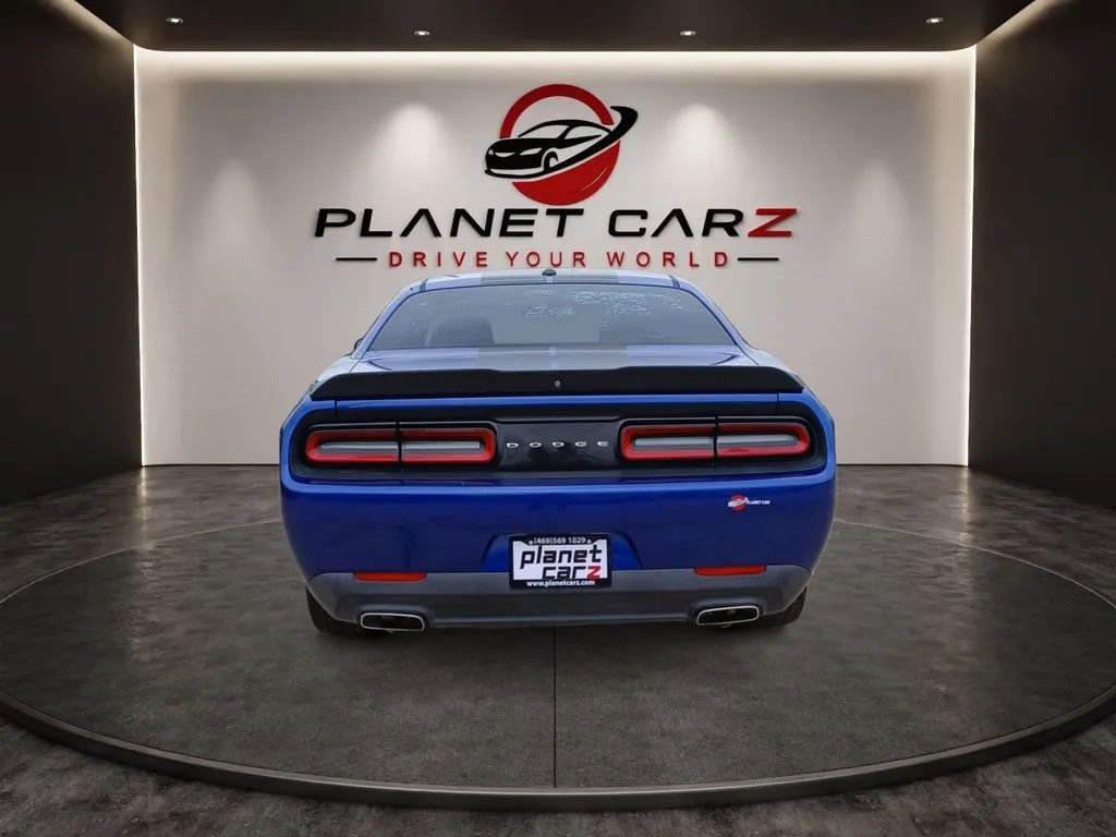 Used 2019 Dodge Challenger SXT w/ Blacktop Package RWD image 4