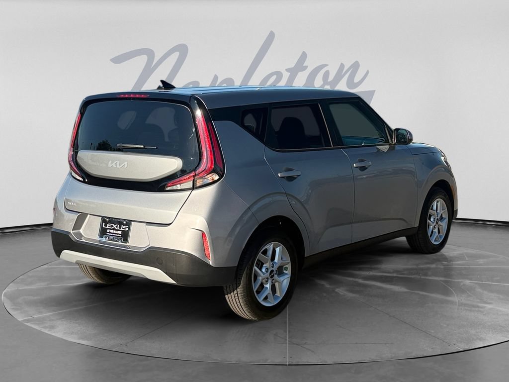 Used 2025 Kia Soul LX w/ LX Technology Package FWD image 8