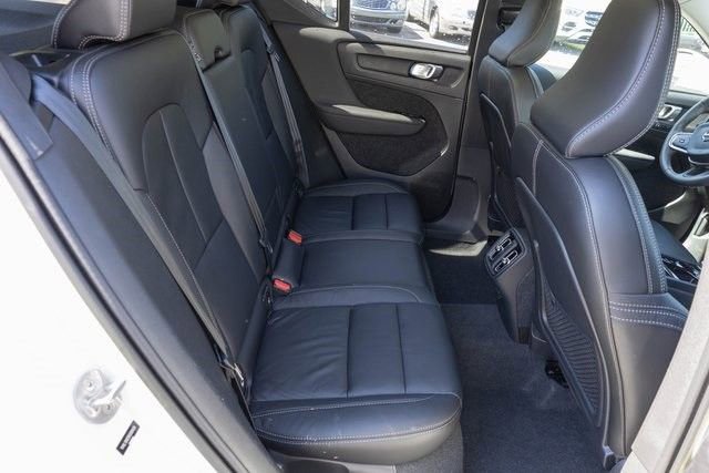 Used 2024 Volvo XC40 B5 Plus image 18