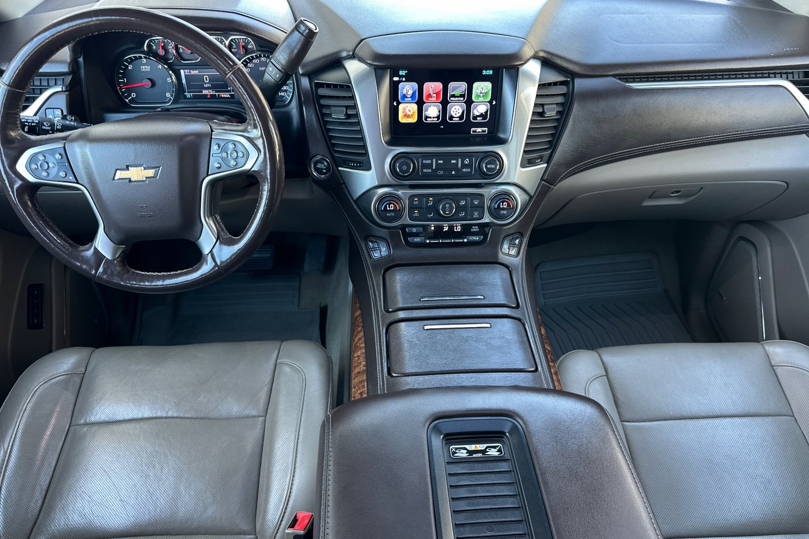 Used 2018 Chevrolet Suburban Premier AWD/4WD image 13