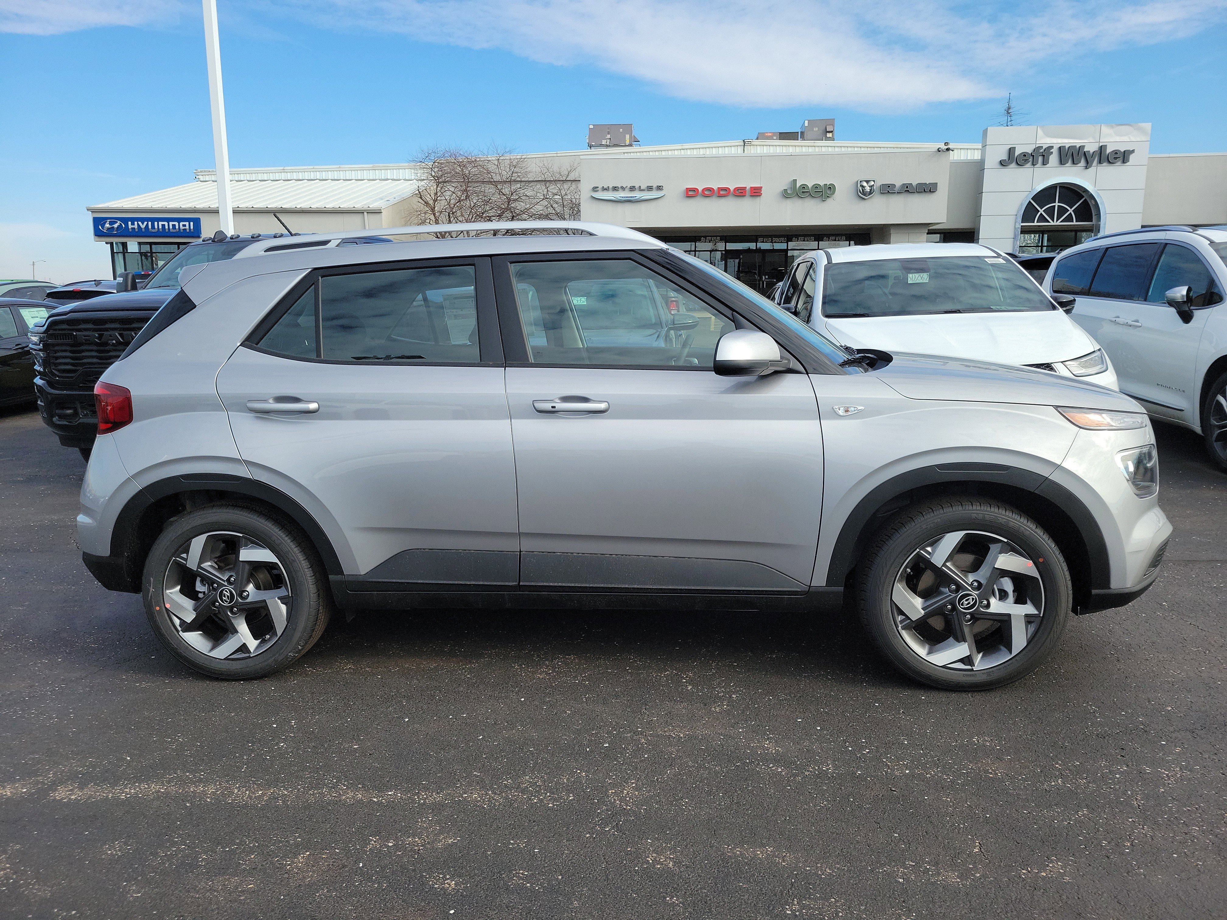 New 2026 Hyundai Venue SEL image 3