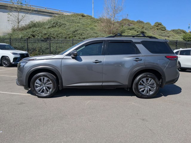 Used 2024 Nissan Pathfinder SV image 9