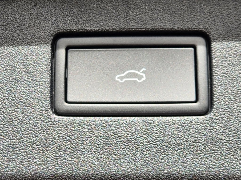 New 2026 Volkswagen Tiguan SE R-Line image 23