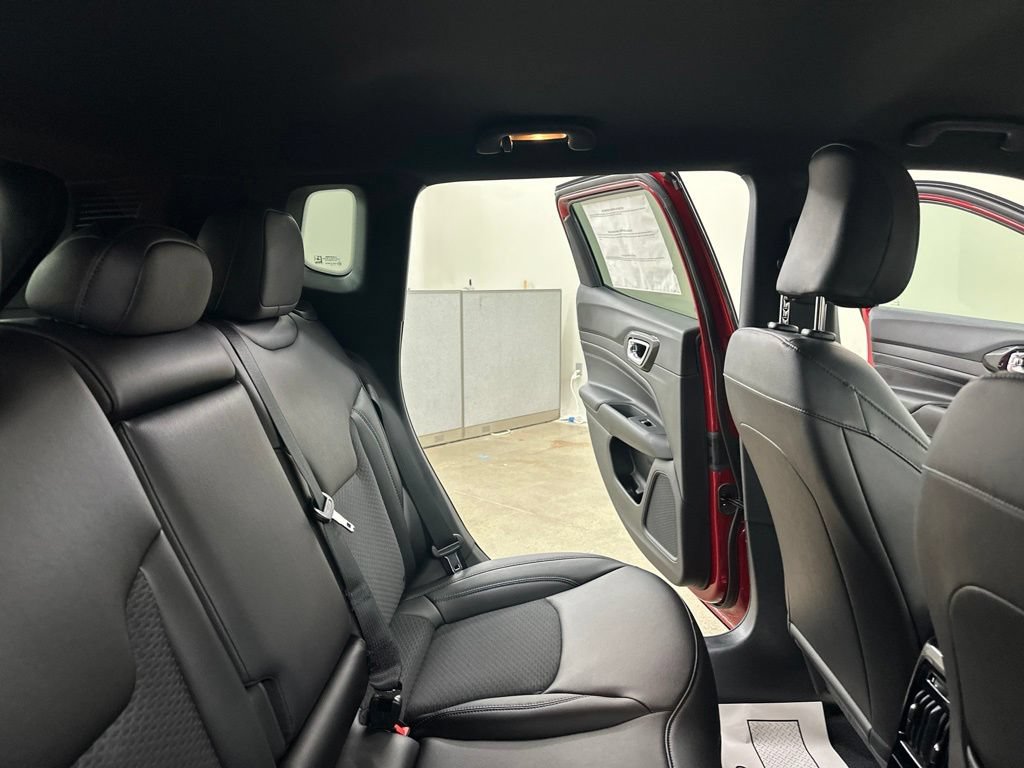 New 2026 Jeep Compass Latitude AWD/4WD image 25