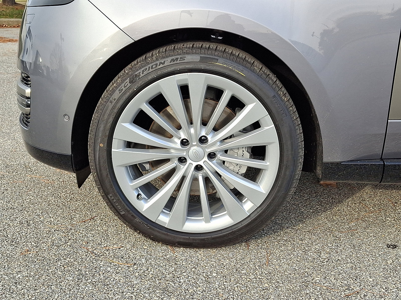 New 2025 Land Rover Range Rover Long Wheelbase SE image 2