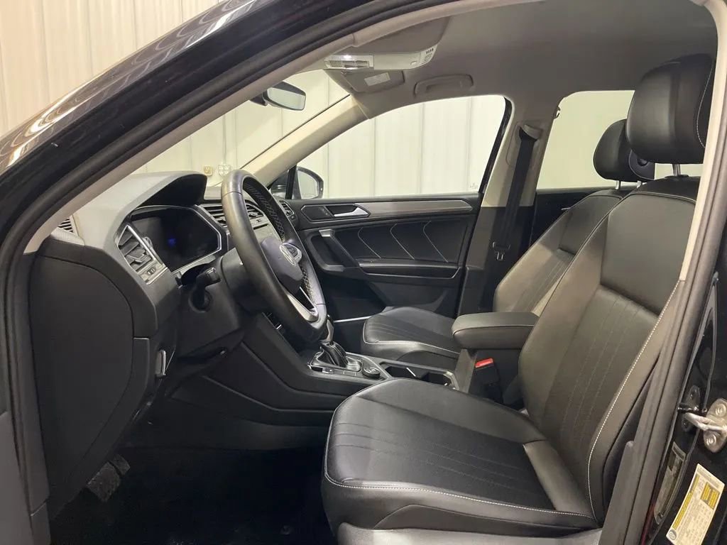 Used 2023 Volkswagen Tiguan SE AWD/4WD image 10