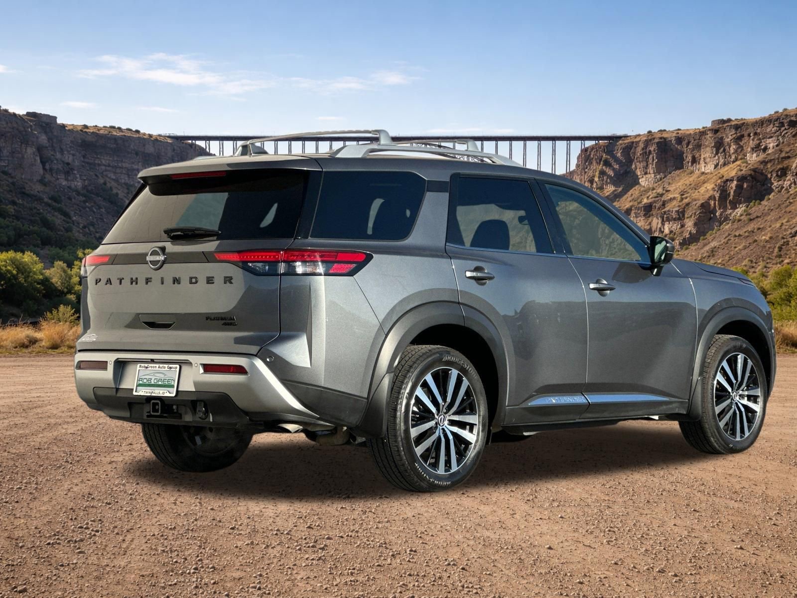 Used 2025 Nissan Pathfinder Platinum image 3