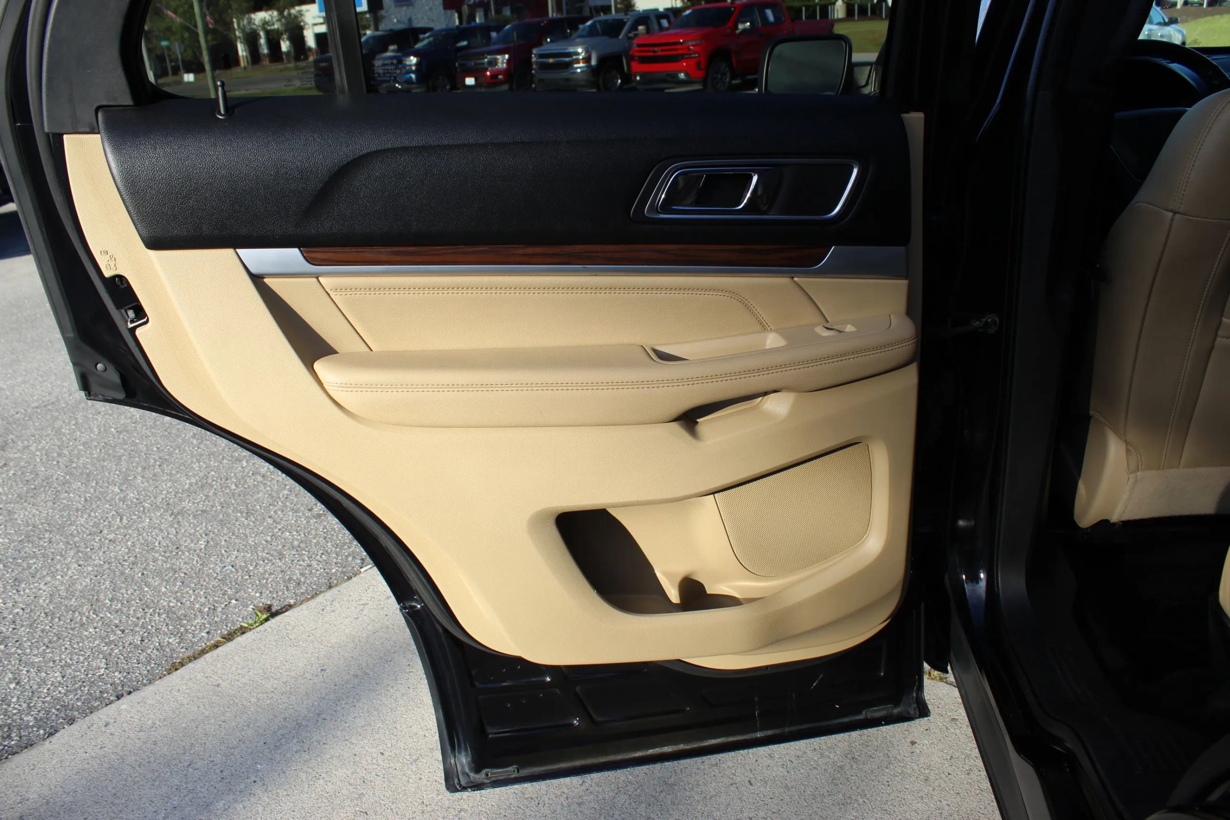 Used 2017 Ford Explorer Limited w/ Equipment Group 301A image 19