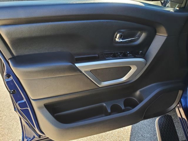 Used 2017 Nissan Titan SV image 14