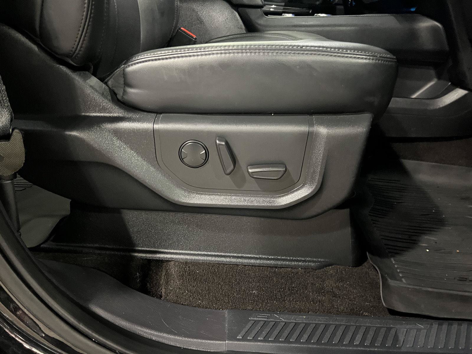 Used 2023 Ford Expedition XLT AWD/4WD image 39