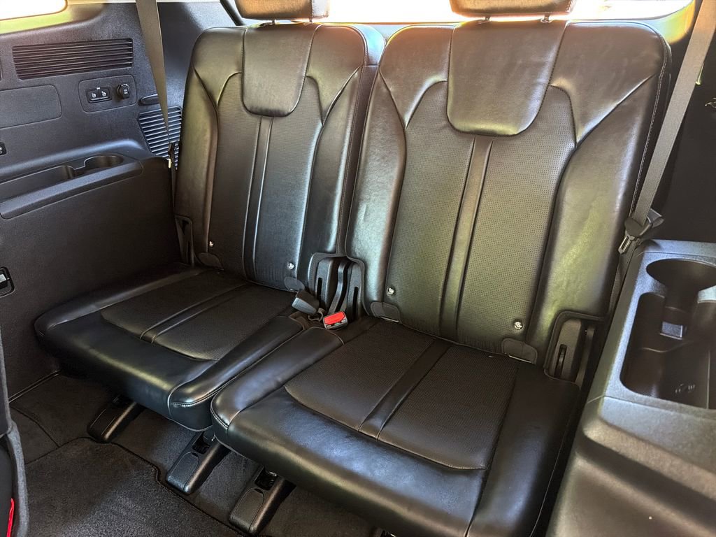 Used 2025 Kia Sorento SX image 32