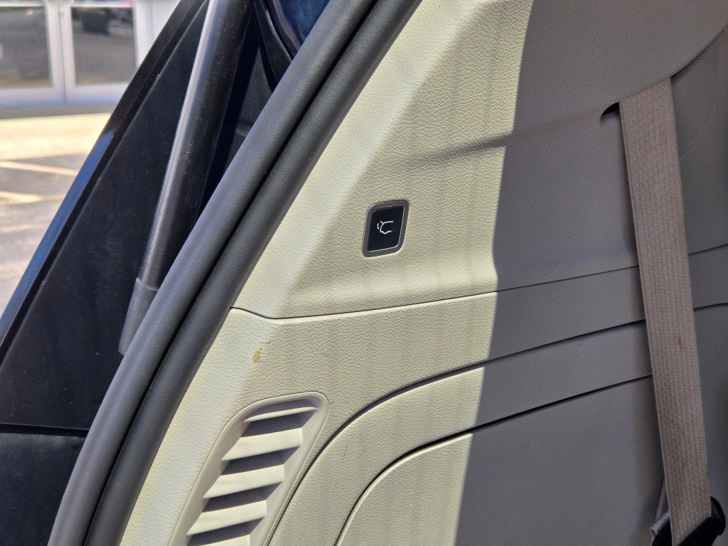 Used 2024 Chrysler Pacifica Limited FWD image 14