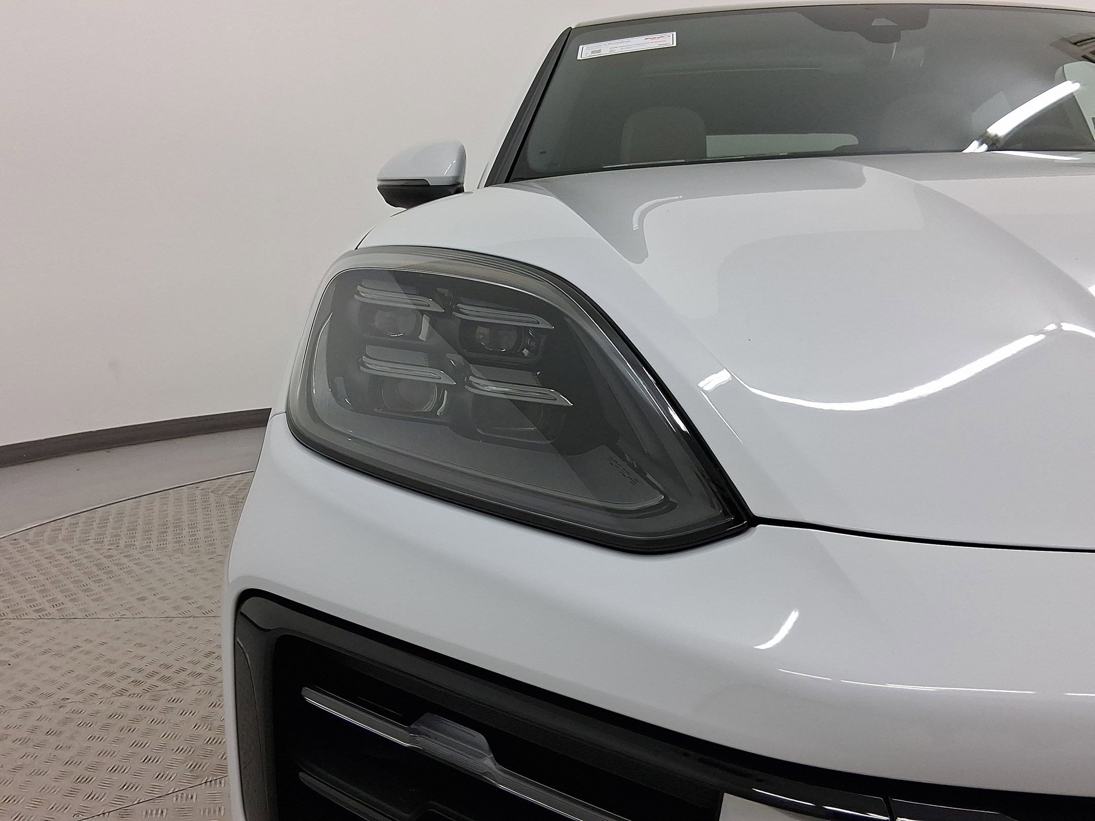 Used 2026 Porsche Cayenne E-Hybrid Coupe AWD/4WD image 11