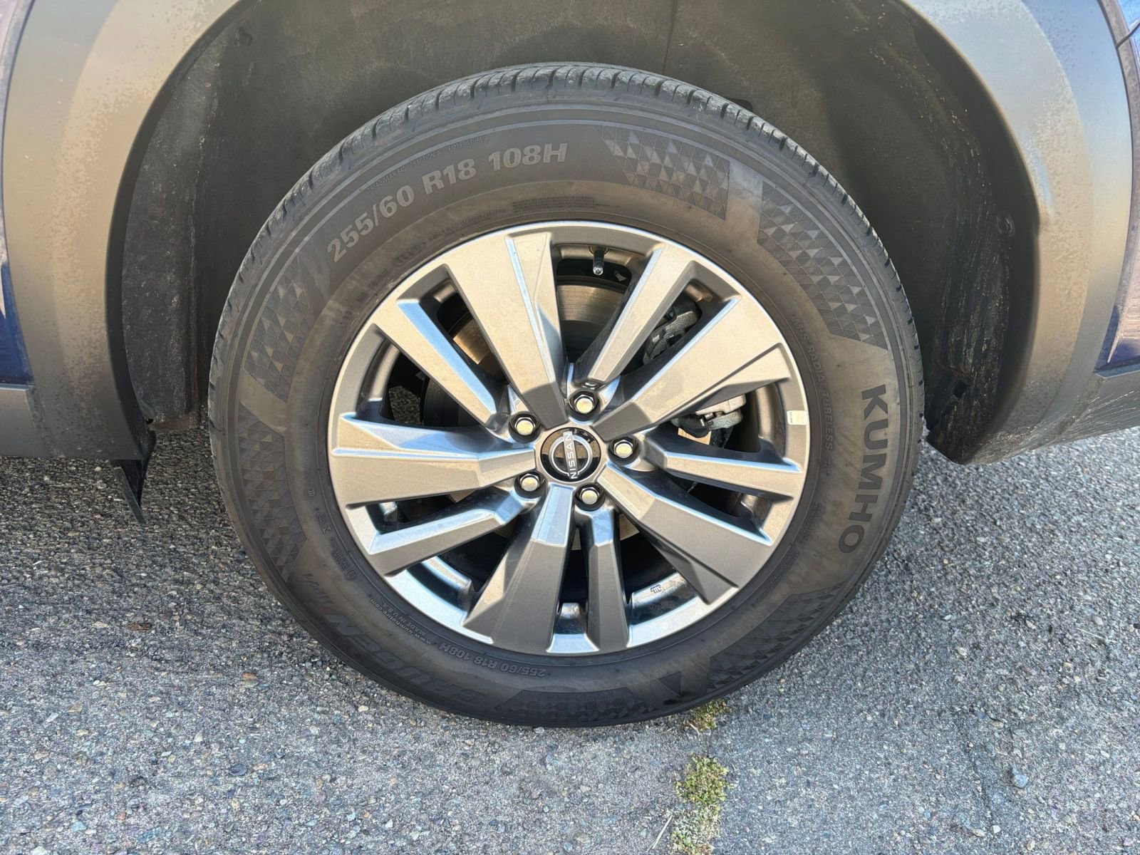 Used 2025 Nissan Pathfinder SV image 33