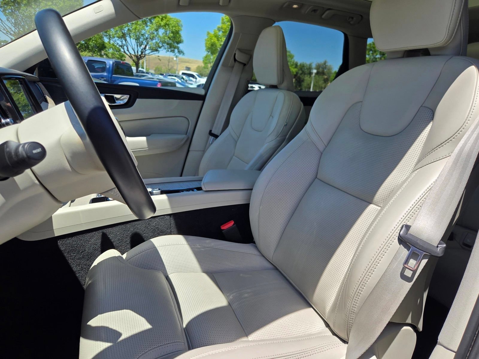 Used 2023 Volvo XC60 B5 Ultimate w/ Climate Package FWD image 21