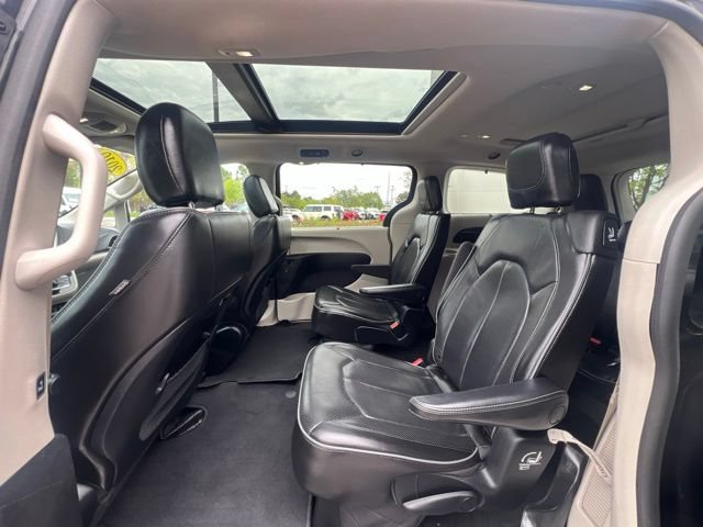 Used 2019 Chrysler Pacifica Limited FWD image 19