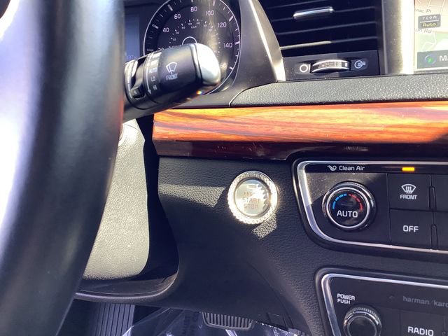 Used 2019 Kia Cadenza Technology image 16