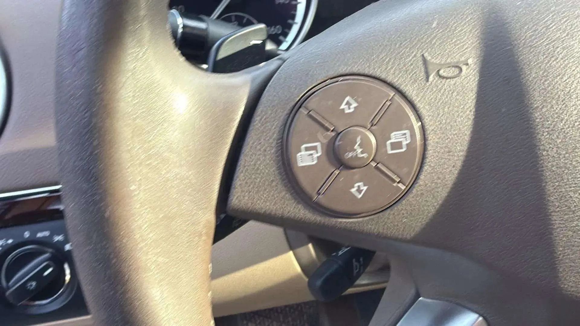 Used 2012 Mercedes-Benz GL 450 GL 450 4MATIC Sport Utility 4D image 33