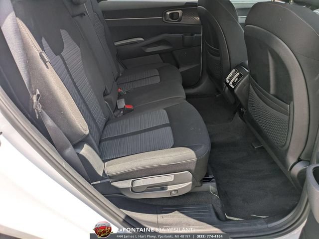 Certified 2025 Kia Sorento LX FWD image 29