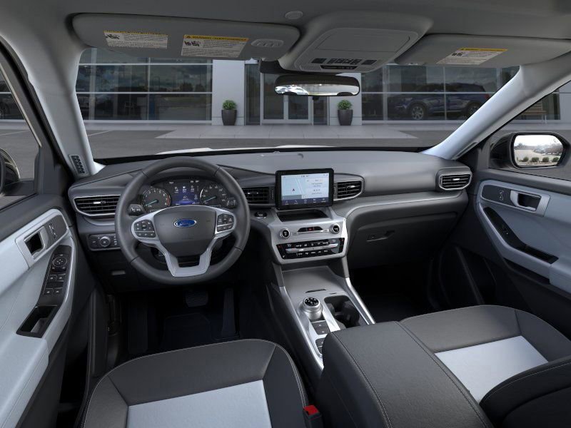 Used 2024 Ford Explorer XLT w/ Equipment Group 202A image 9