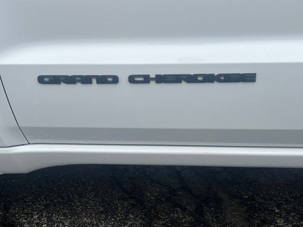 Used 2019 Jeep Grand Cherokee Altitude AWD/4WD image 38