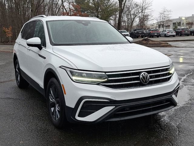 Used 2022 Volkswagen Tiguan SE AWD/4WD image 2