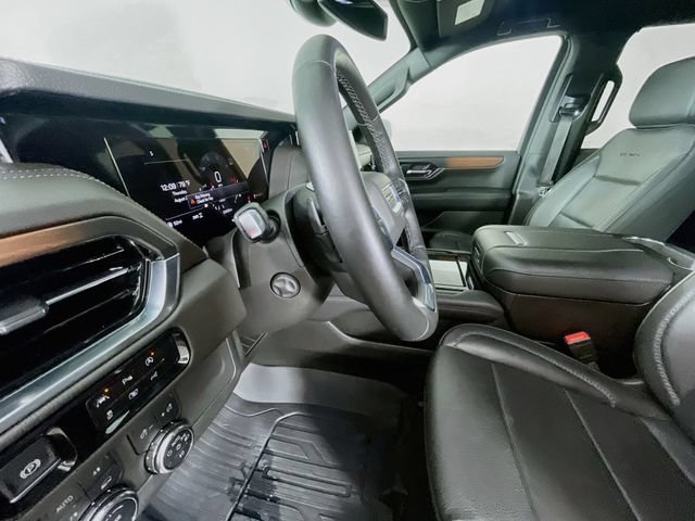 Used 2025 GMC Yukon Denali AWD/4WD image 23