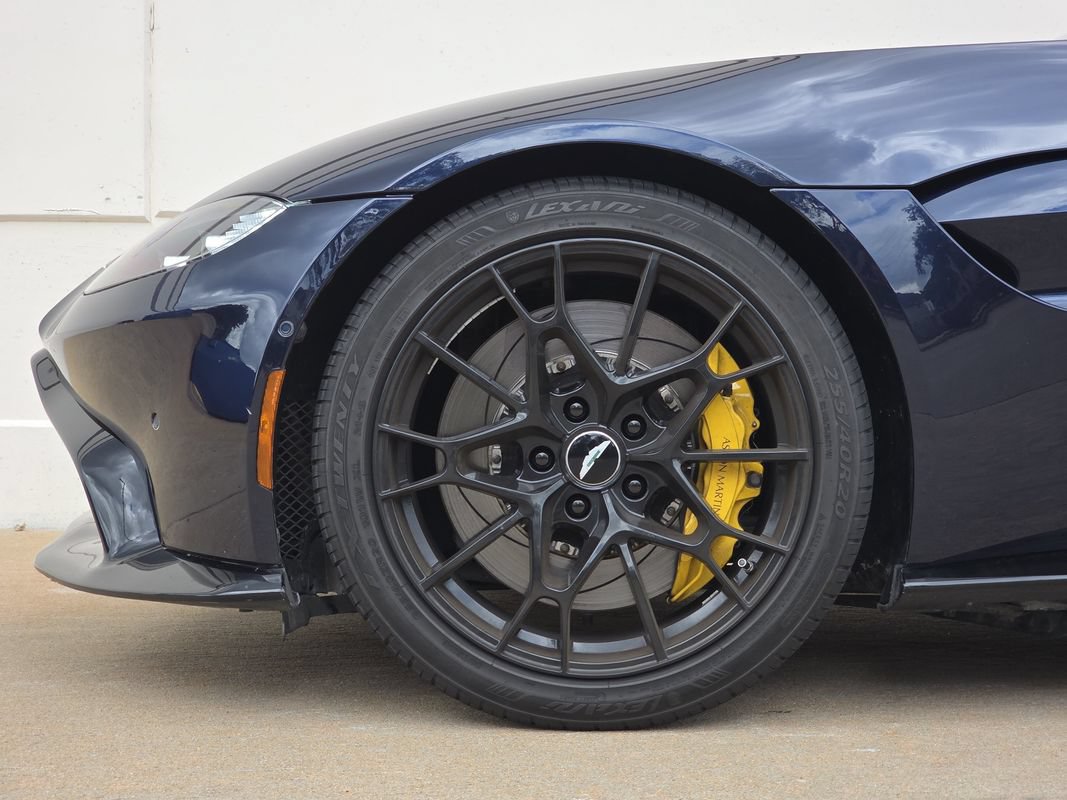 Used 2021 Aston Martin V8 Vantage Roadster RWD image 31