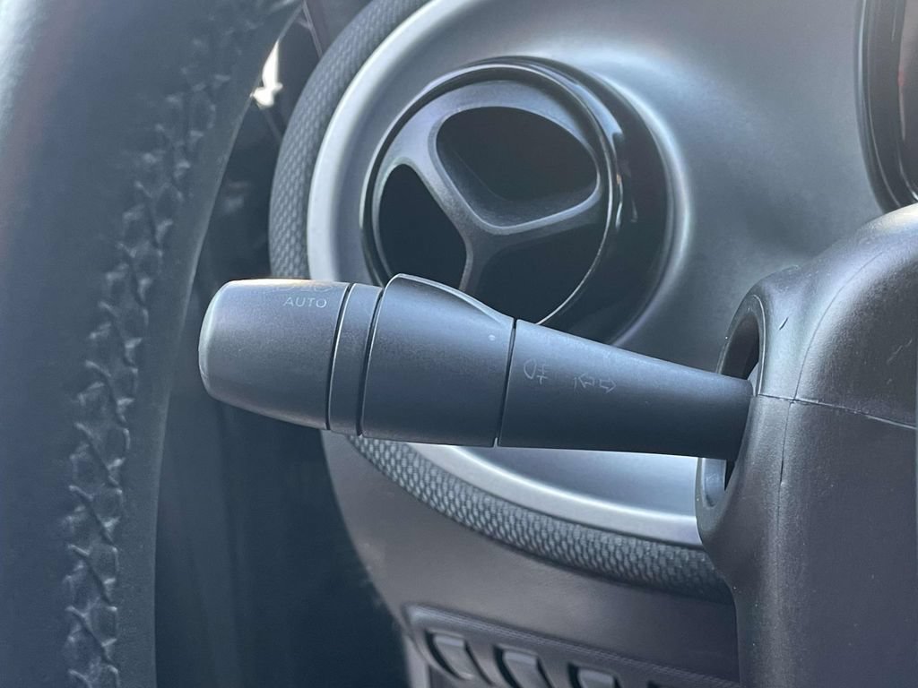 Used 2016 smart fortwo Prime RWD image 25