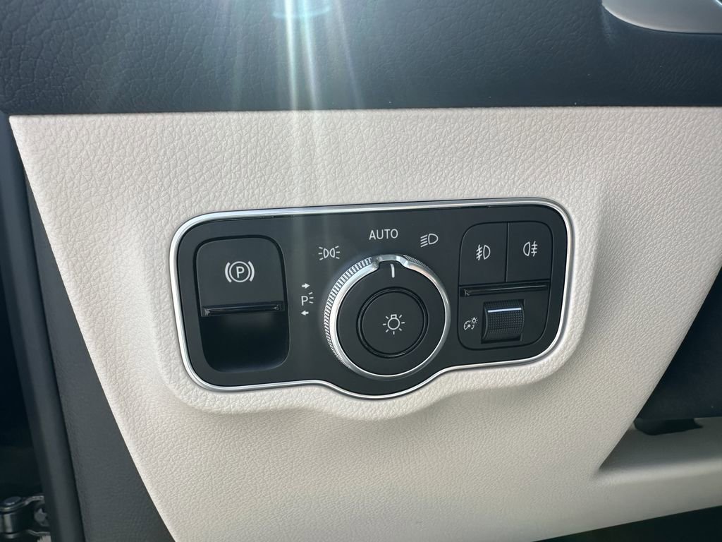 New 2026 Mercedes-Benz GLB 250 image 36