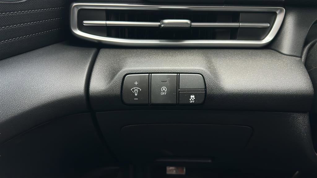 Certified 2025 Hyundai Elantra SE image 28