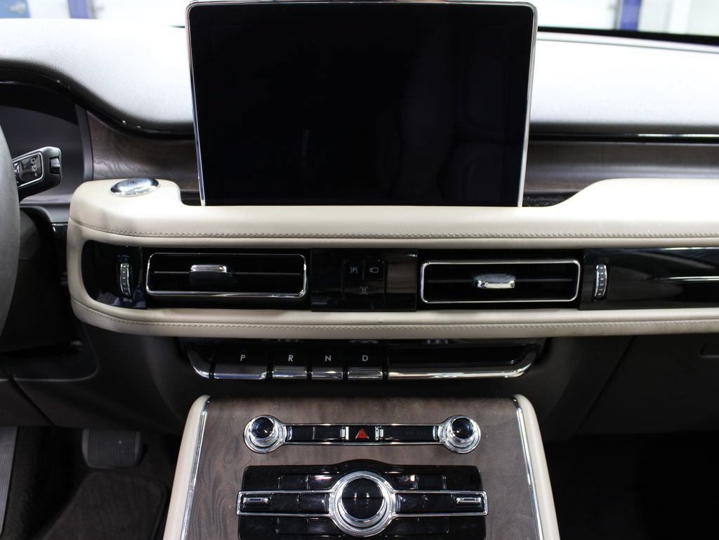 Used 2022 Lincoln Aviator Reserve w/ Equipment Group 201A AWD/4WD image 17