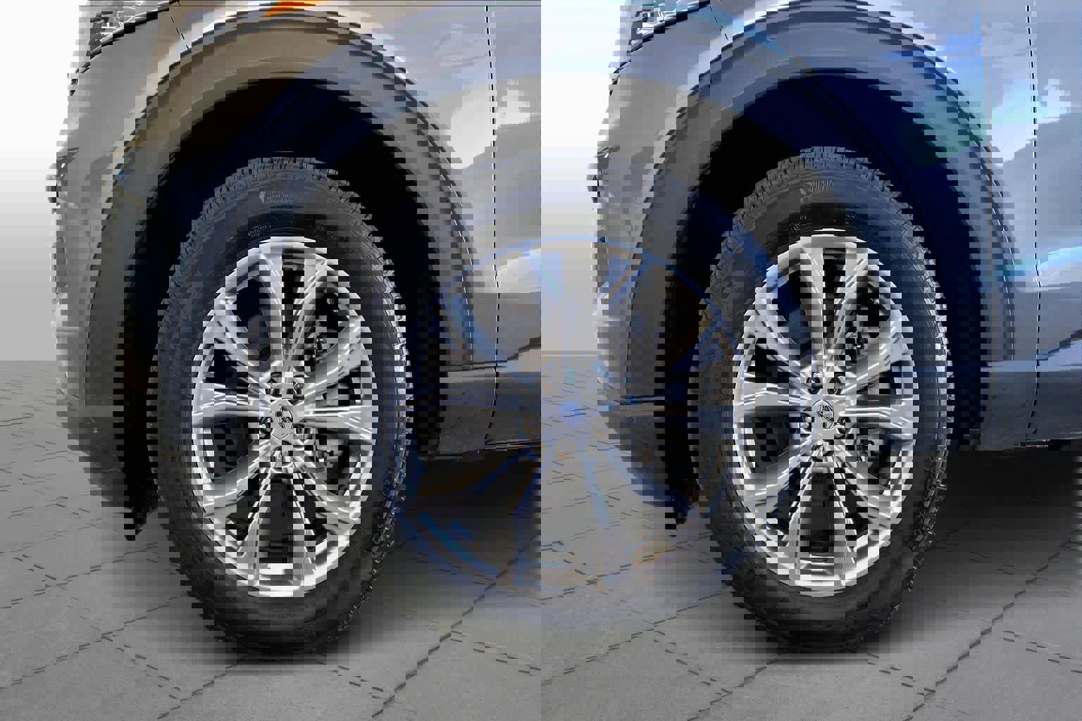 Used 2023 Ford Explorer XLT w/ Equipment Group 202A image 11