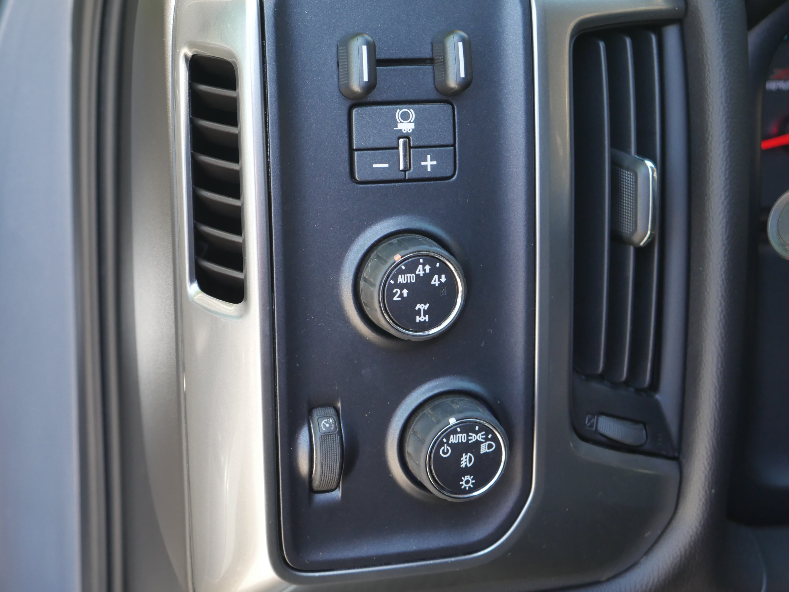 Used 2015 Chevrolet Silverado 1500 LT w/ All Star Edition AWD/4WD image 5